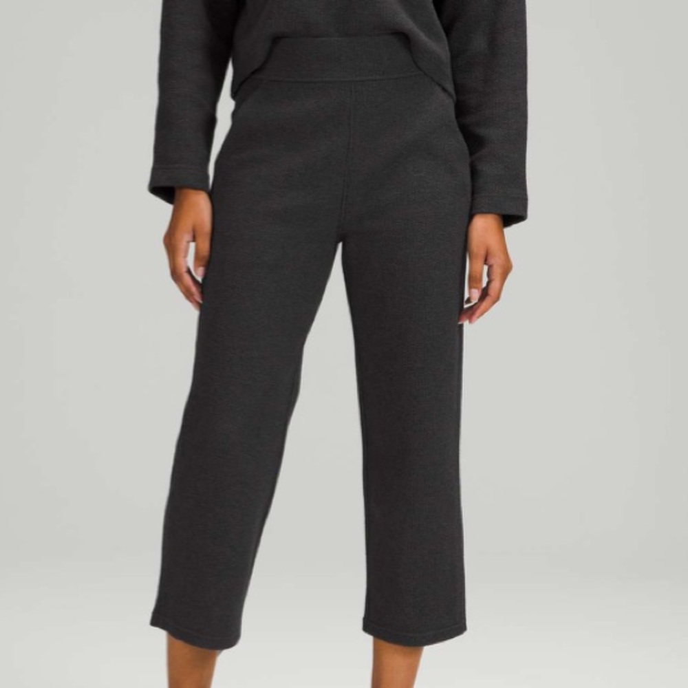Lululemon Heathered Black Ribbed Straight Leg High-Rise Crop Pant | Size 2, 24”